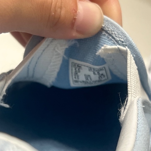 Vans - Picture 6 of 7